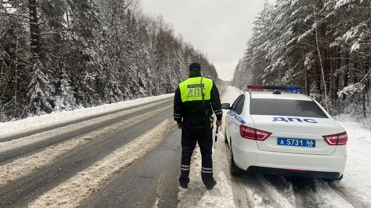 В свердловском ГИБДД предупредили автолюбителей об обильных снегопадах