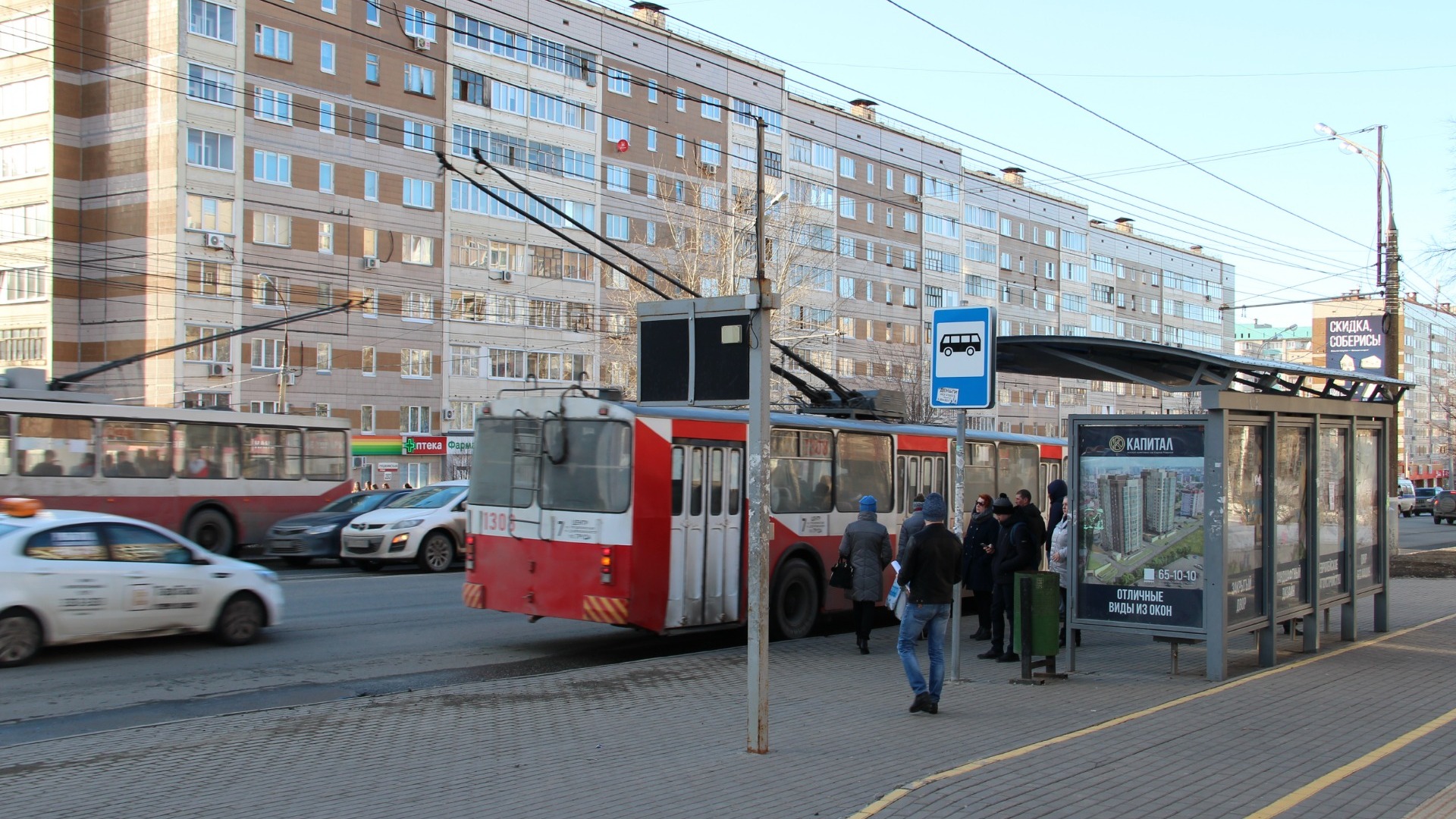 Таксист и водитель автобуса устроили драку в Екатеринбурге