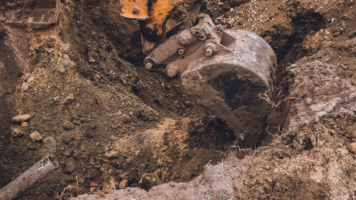 Человеческие останки нашли рабочие во время рытья траншеи в Артемовском