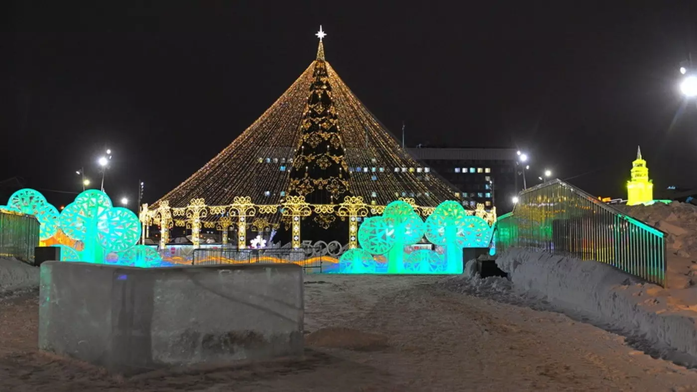Строители ледового городка в Екатеринбурге столкнулись с проблемами