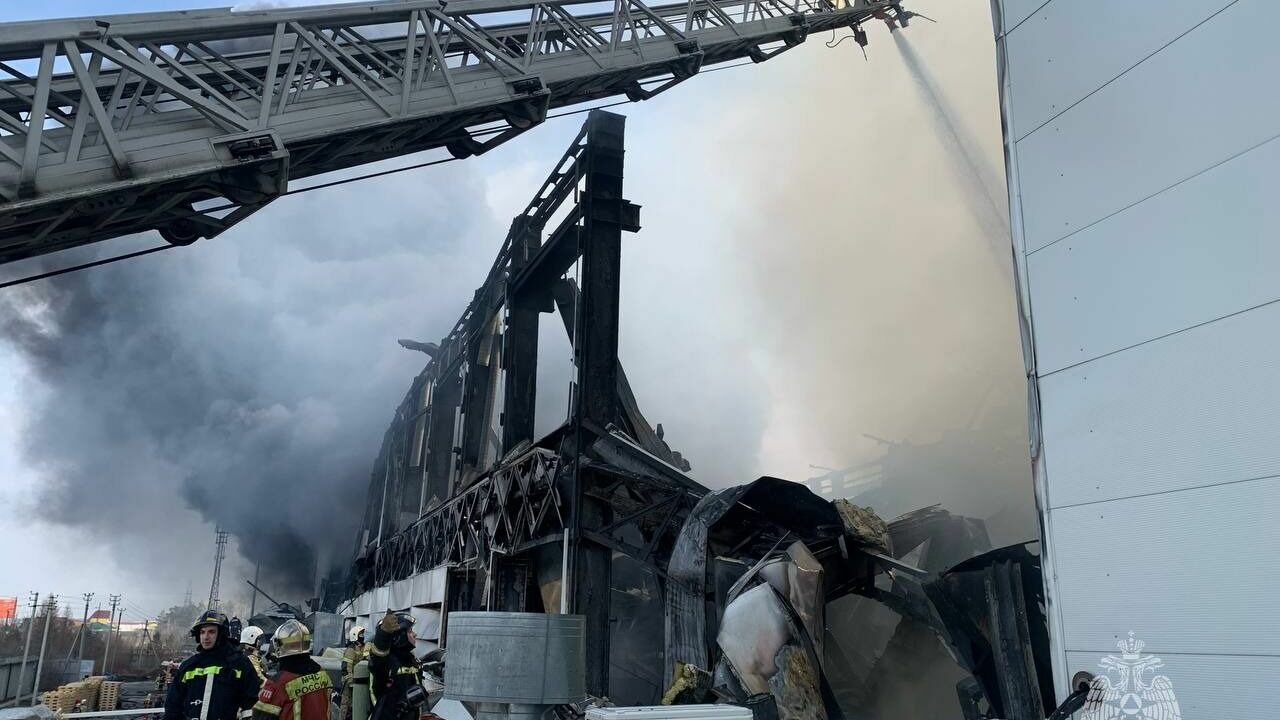Пожар на заводе в Арамиле