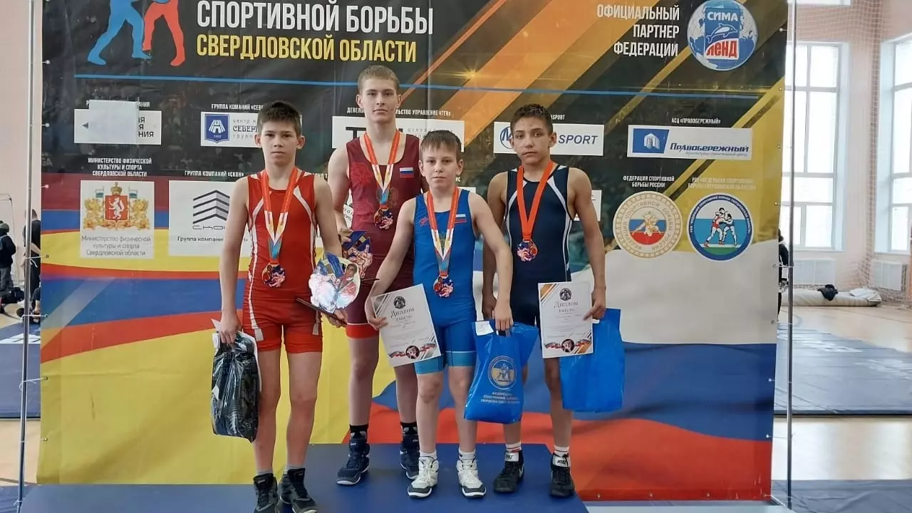 Два золота, серебро и бронзу завоевали тагильские борцы на всероссийском турнире