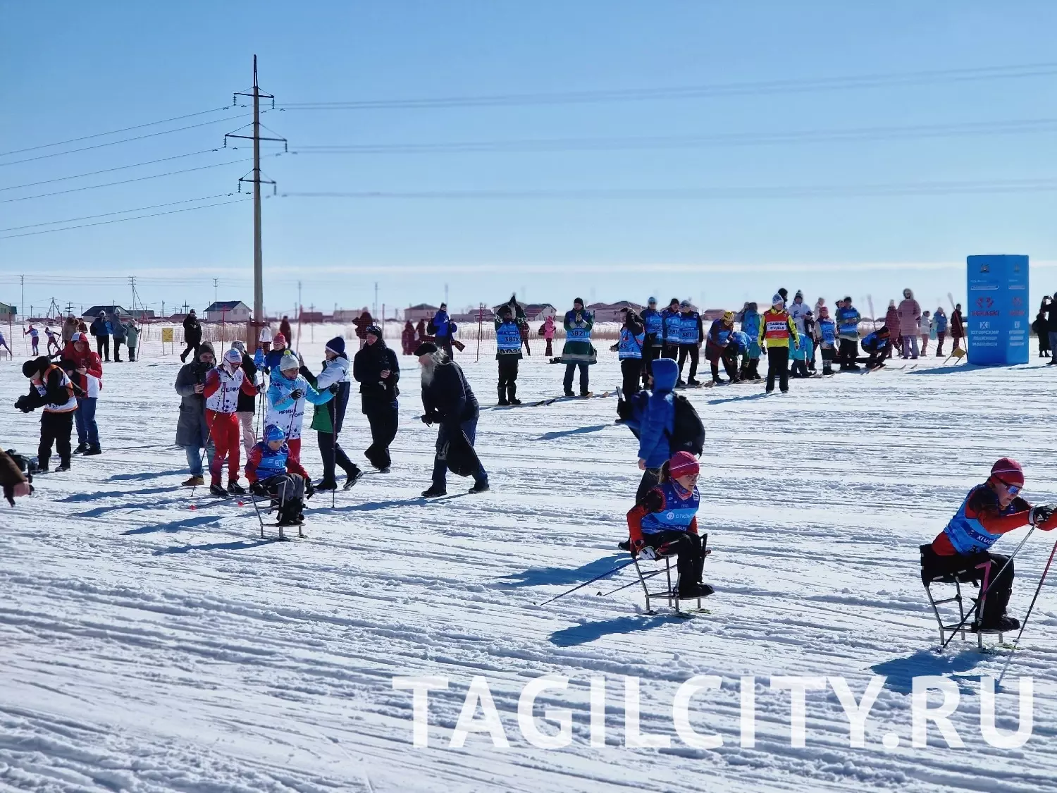 Участники XI Югорского лыжного марафона в Ханты-Мансийске.