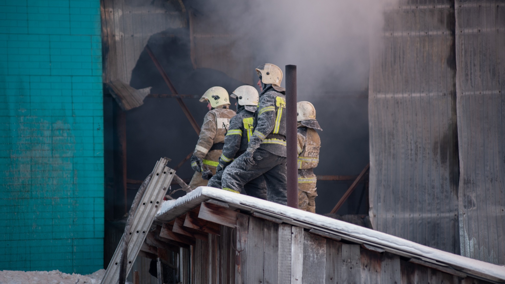 База отдыха загорелась в Екатеринбурге