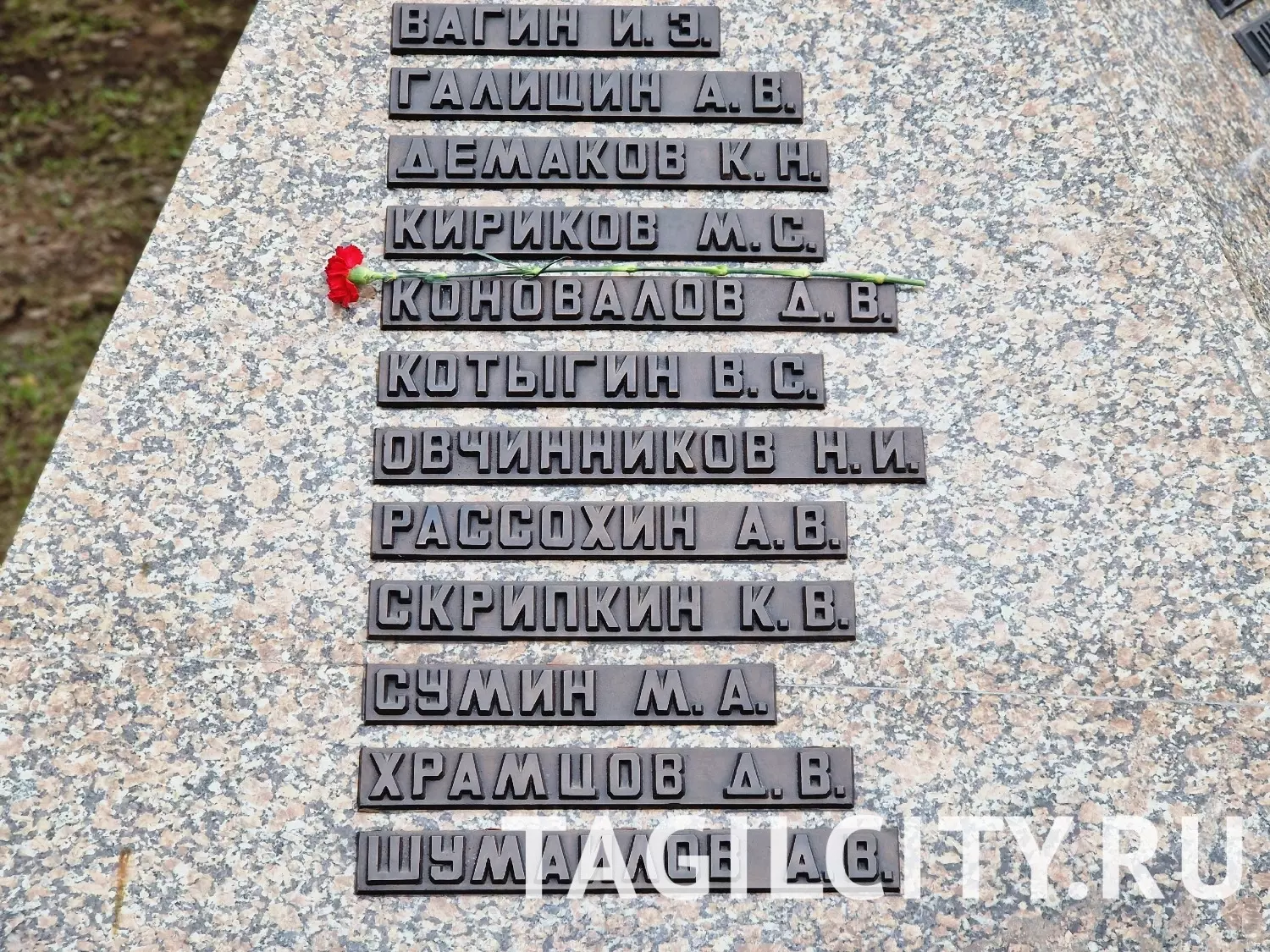 Пилоны с именами погибших во время СВО тагильчан.