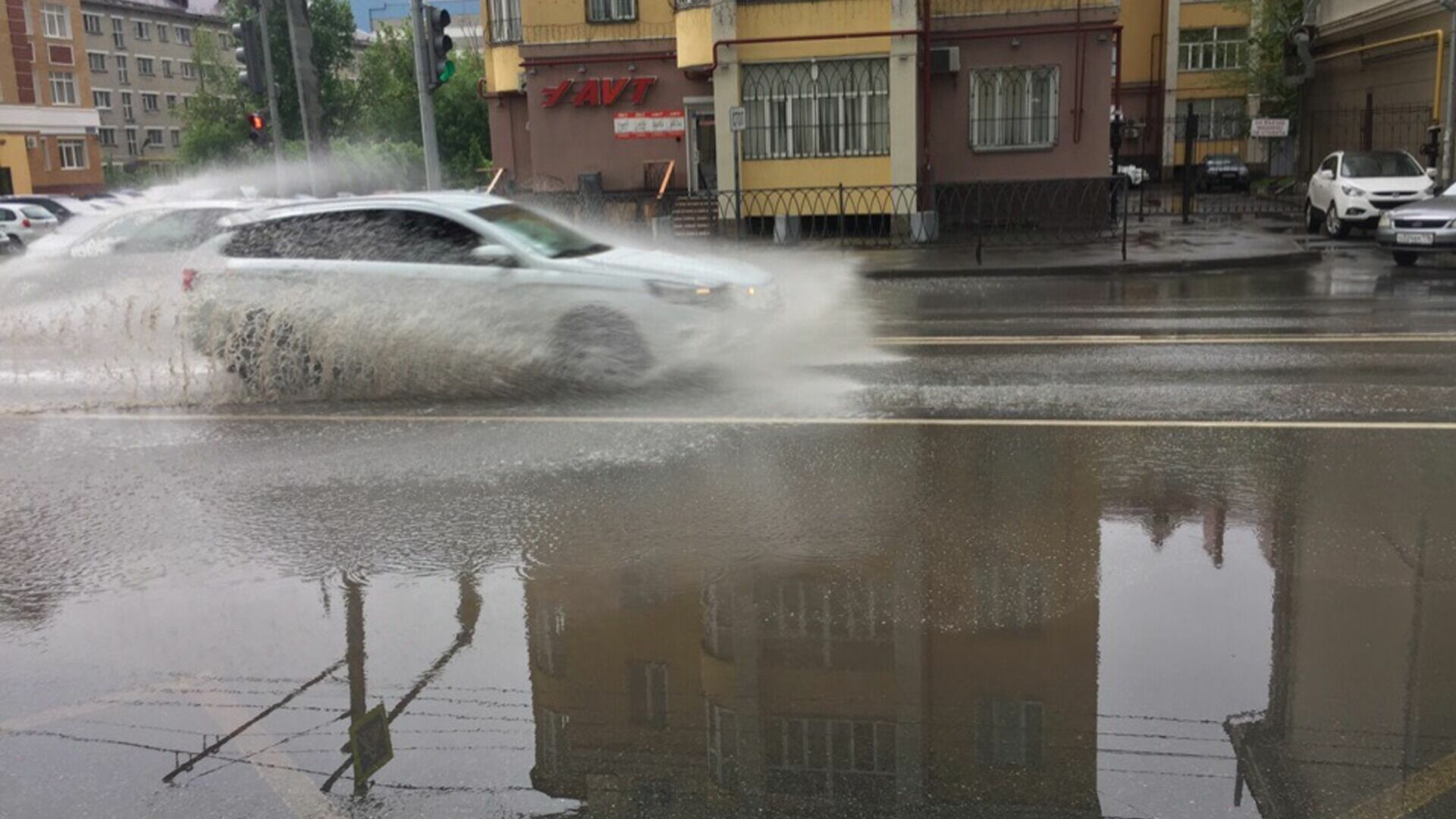 Каменск-Уральский затопило водой после выпадения снега