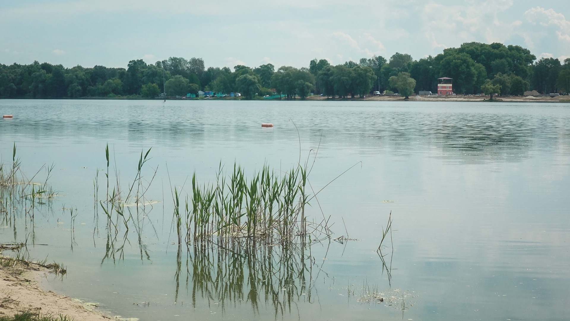 Взрослый и ребенок утонули в водоемах Свердловской области