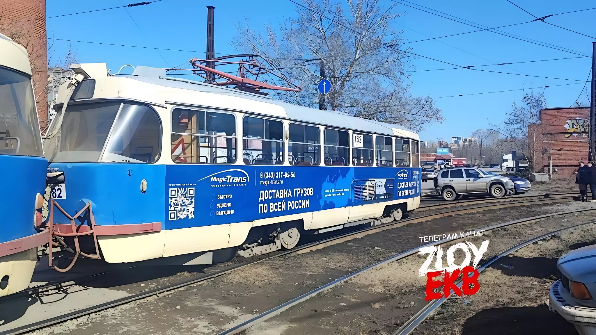 Трамвай №13 сошел с рельсов на ВИЗе в Екатеринбурге
