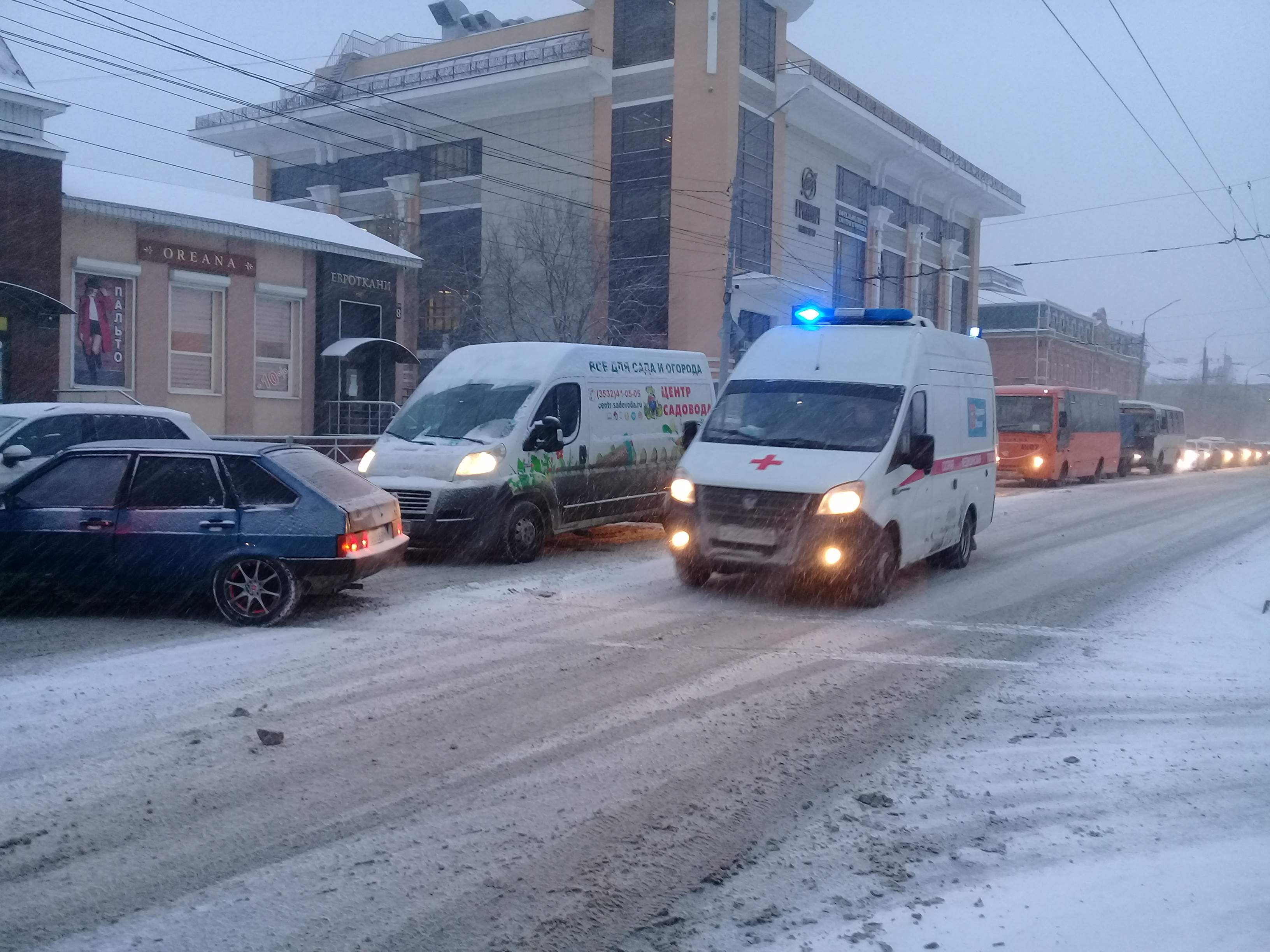Один человек погиб и двое получили травмы в лобовом ДТП в Екатеринбурге