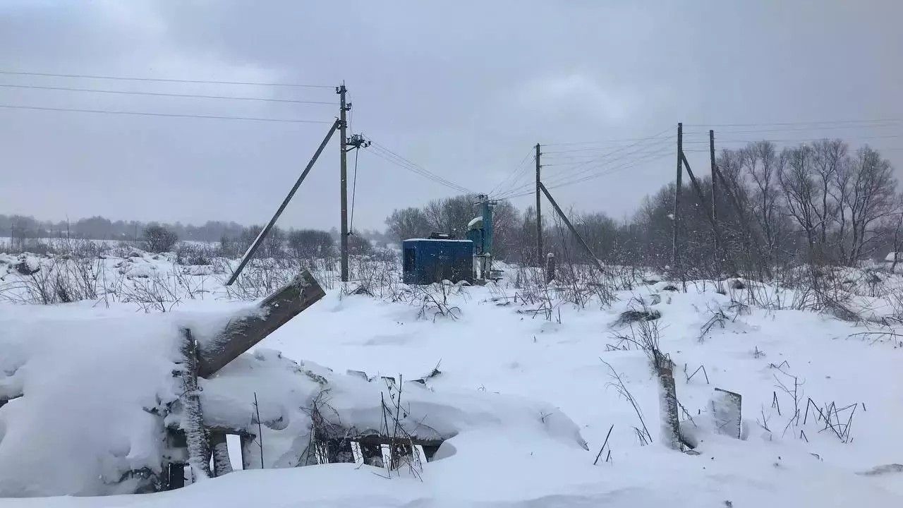 В Ярославской области люди остались без отопления, а власти заняты освещением моста
