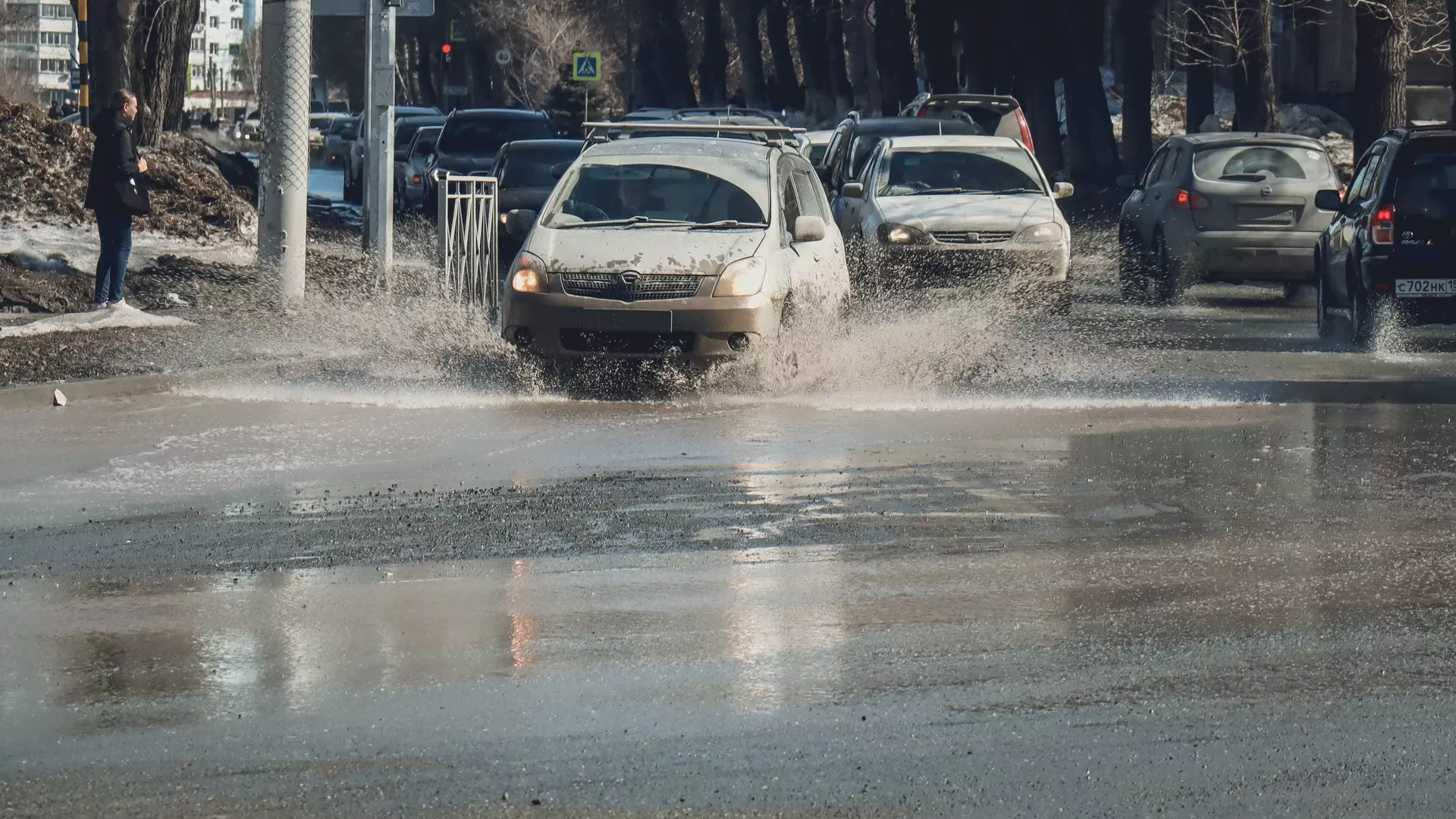 Вице-мэр Екатеринбурга назвал причину появления грязи на городских дорогах