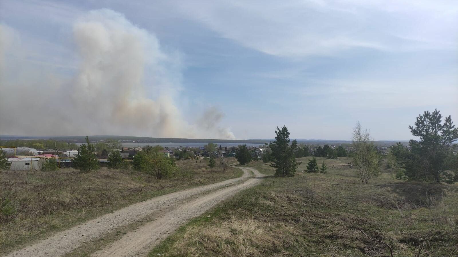 Невьянск затянуло смогом от лесных пожаров в Свердловской области
