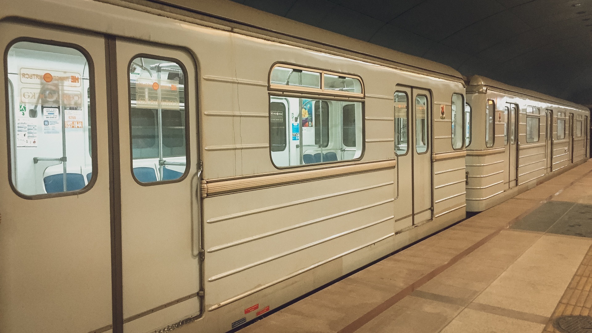 Врачи рассказали о состоянии женщины, которая упала на рельсы метро в Екатеринбурге