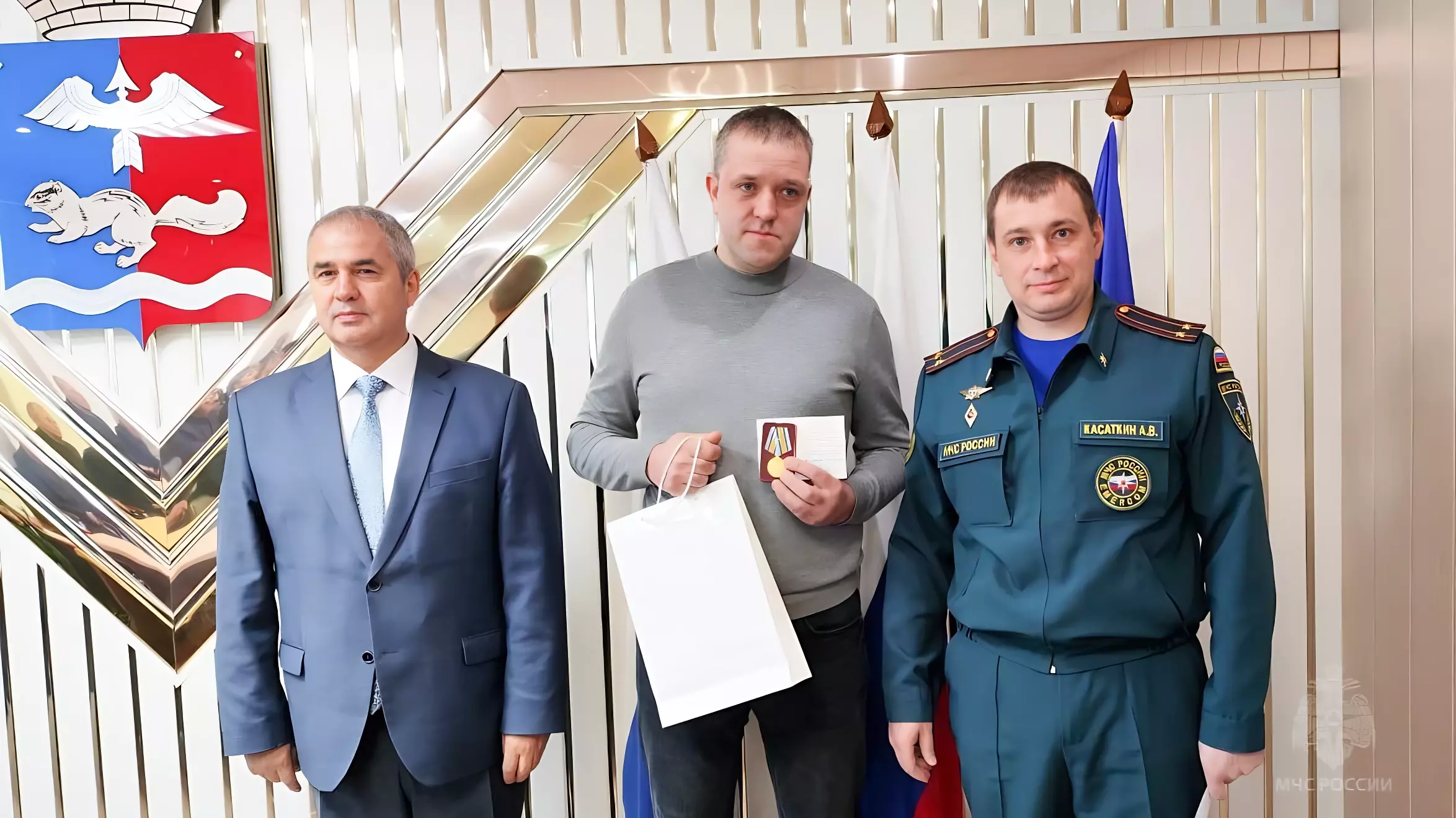 В Краснотурьинске наградили местного жителя за спасение тонущего человека