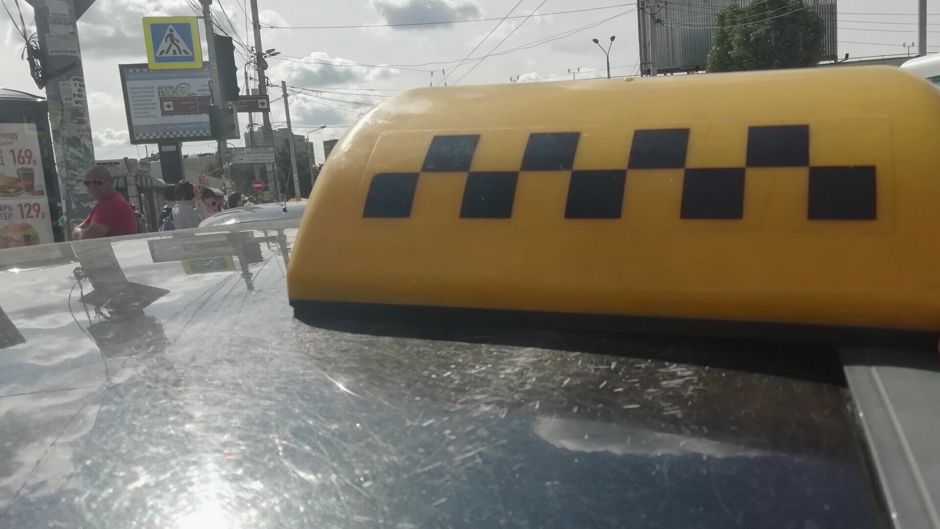 Таксист напал на пассажира в Екатеринбурге и оскорблял русских
