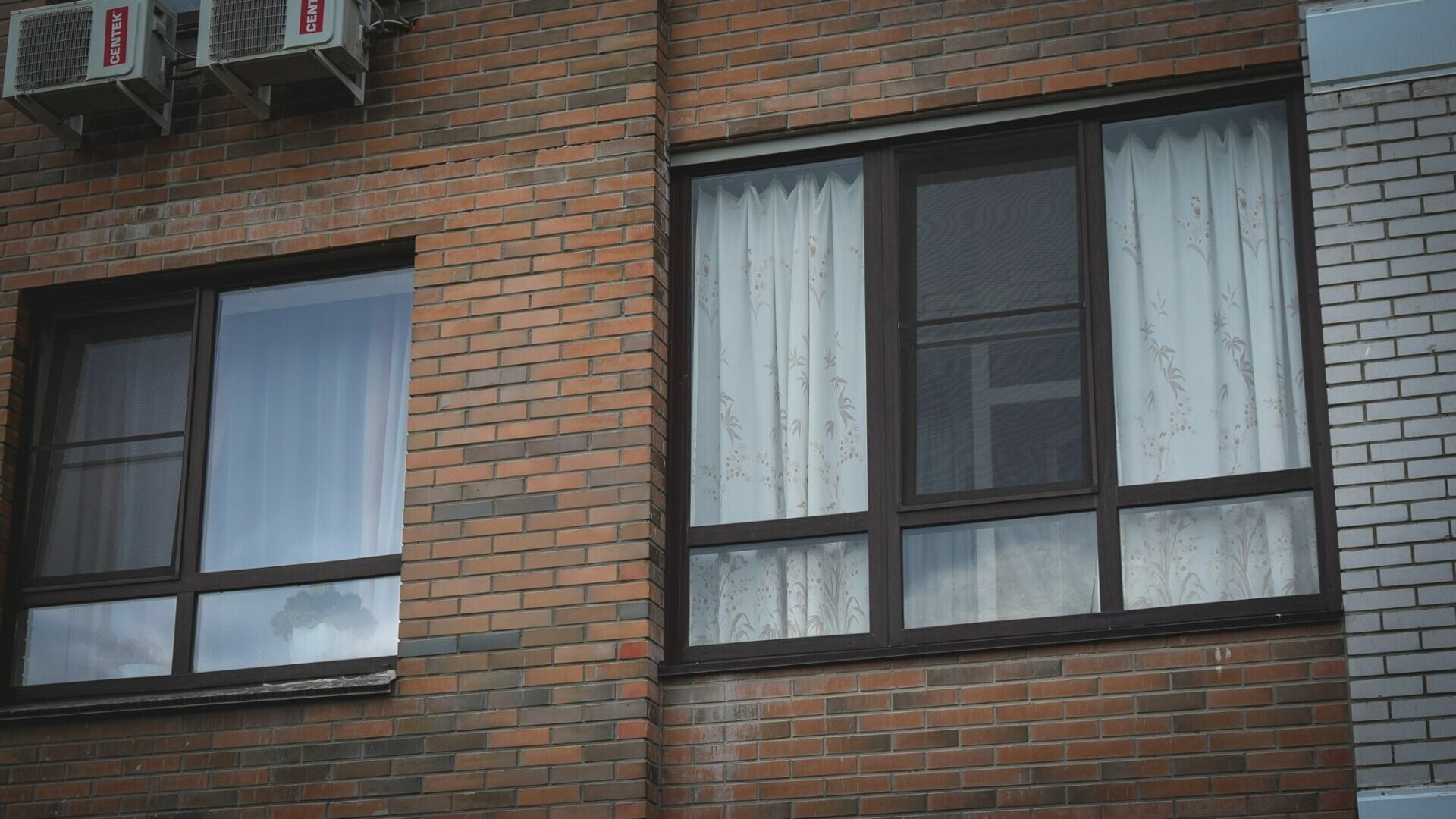 В Невьянске женщина засыпала улицу стиральным порошком