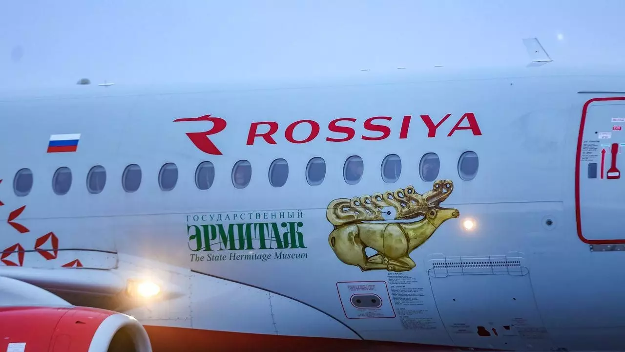 В Екатеринбург прилетел Superjet в ливрее государственного Эрмитажа
