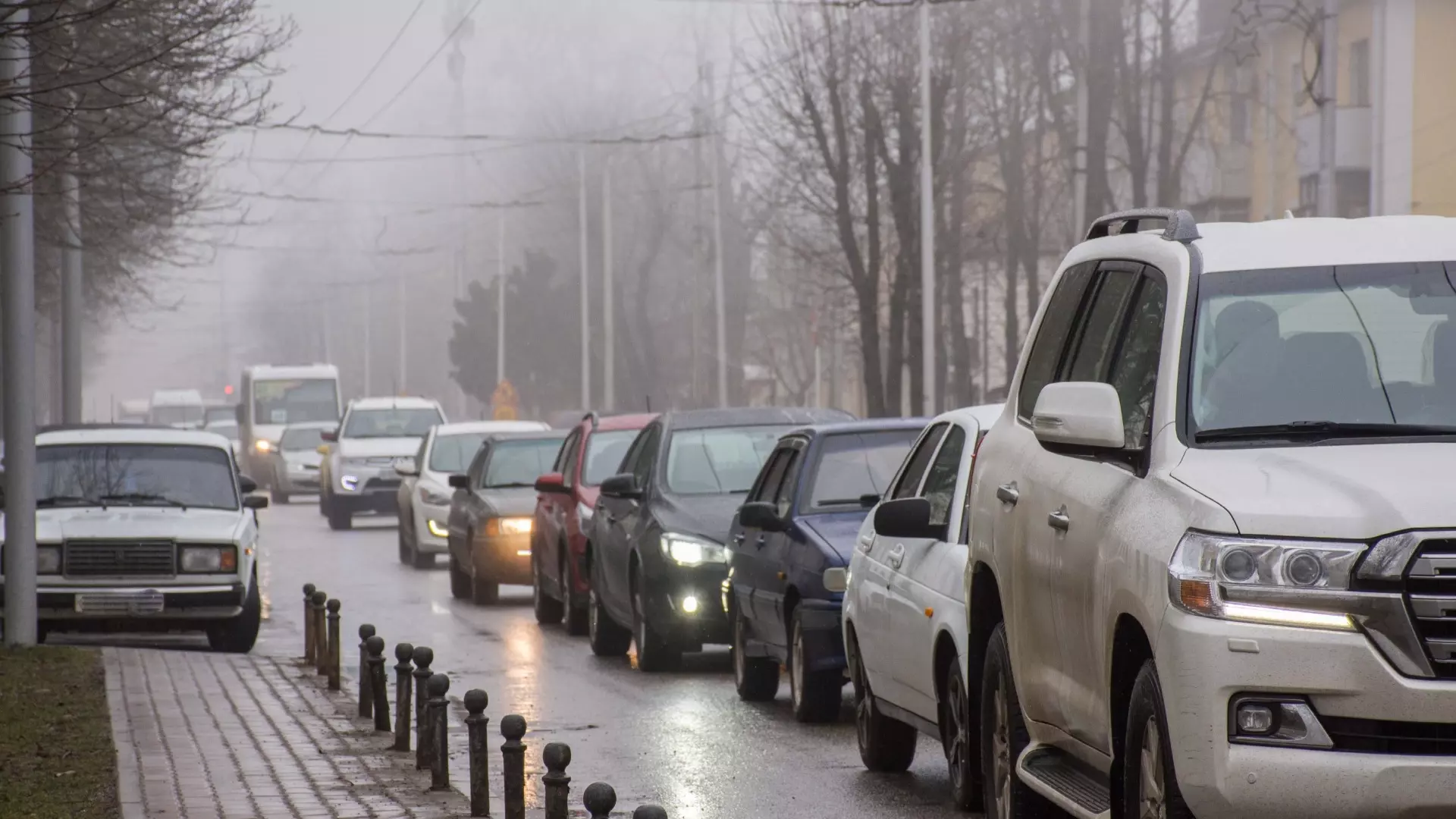 Пробки на дорогах в Екатеринбурге достигли 10 баллов