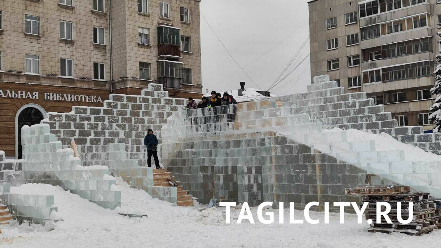 Строительство ледового городка в Нижнем Тагиле