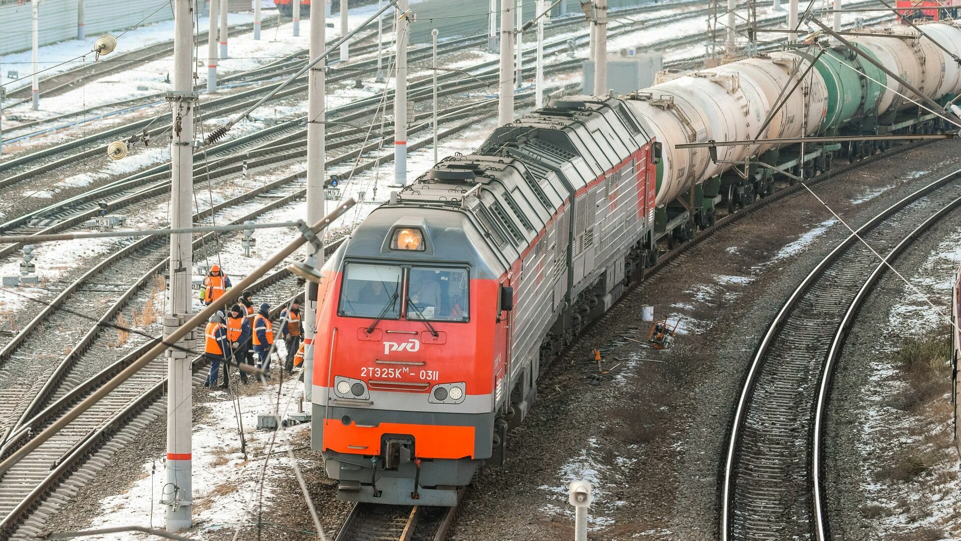 Поезд насмерть сбил женщину в Свердловской области