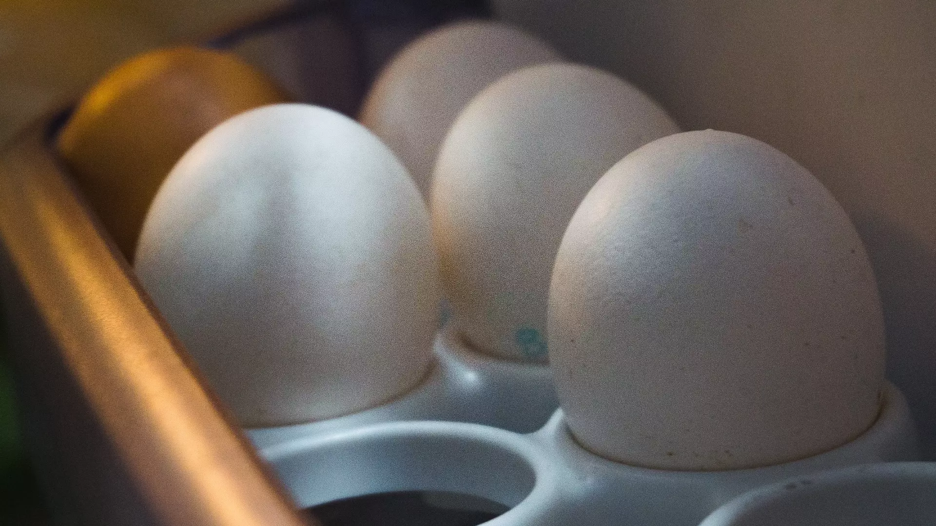 В Свердловской области продолжают дешеветь куриные яйца