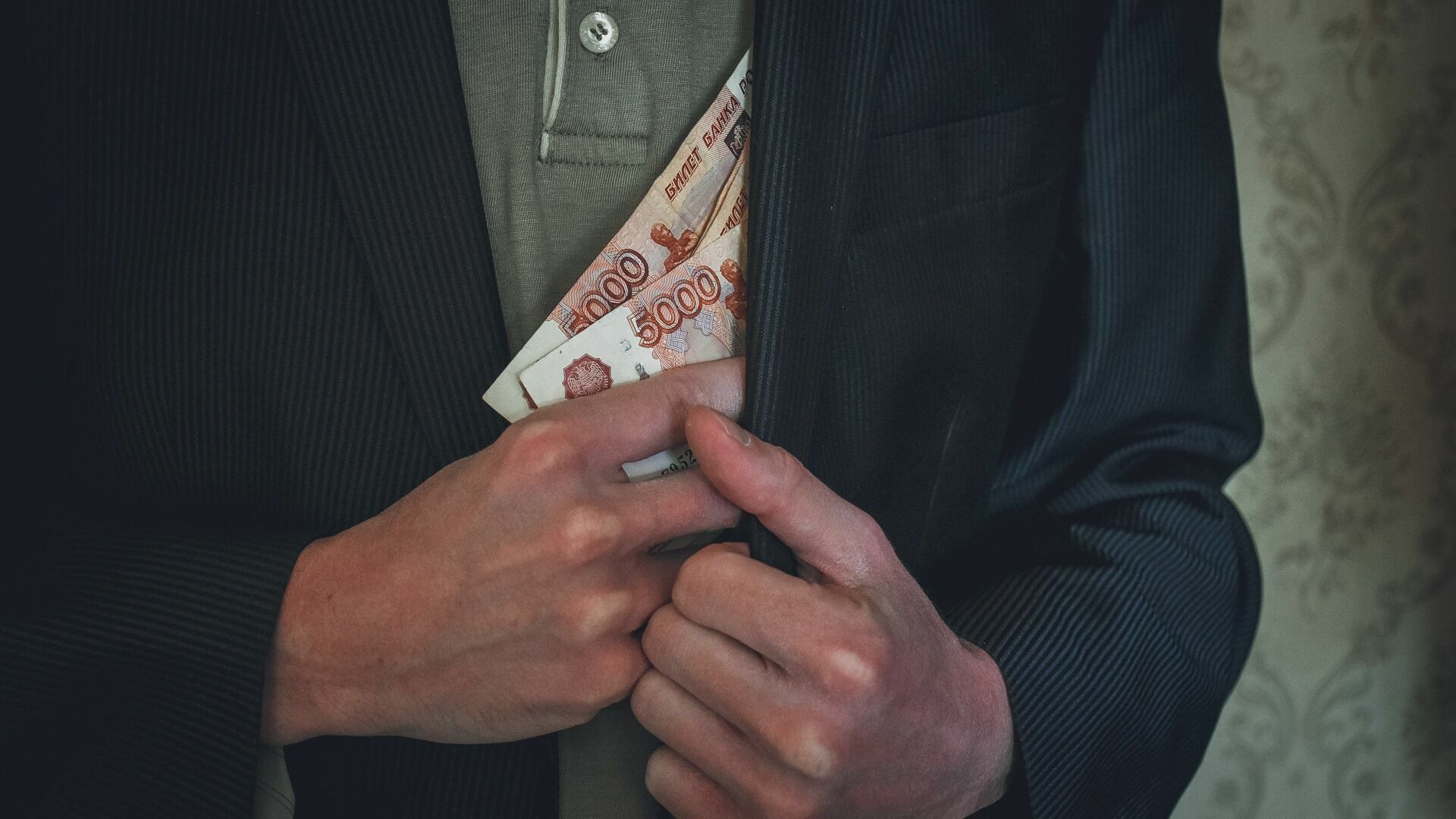 У мэра, чиновников и депутатов в Екатеринбурге поднимутся зарплаты