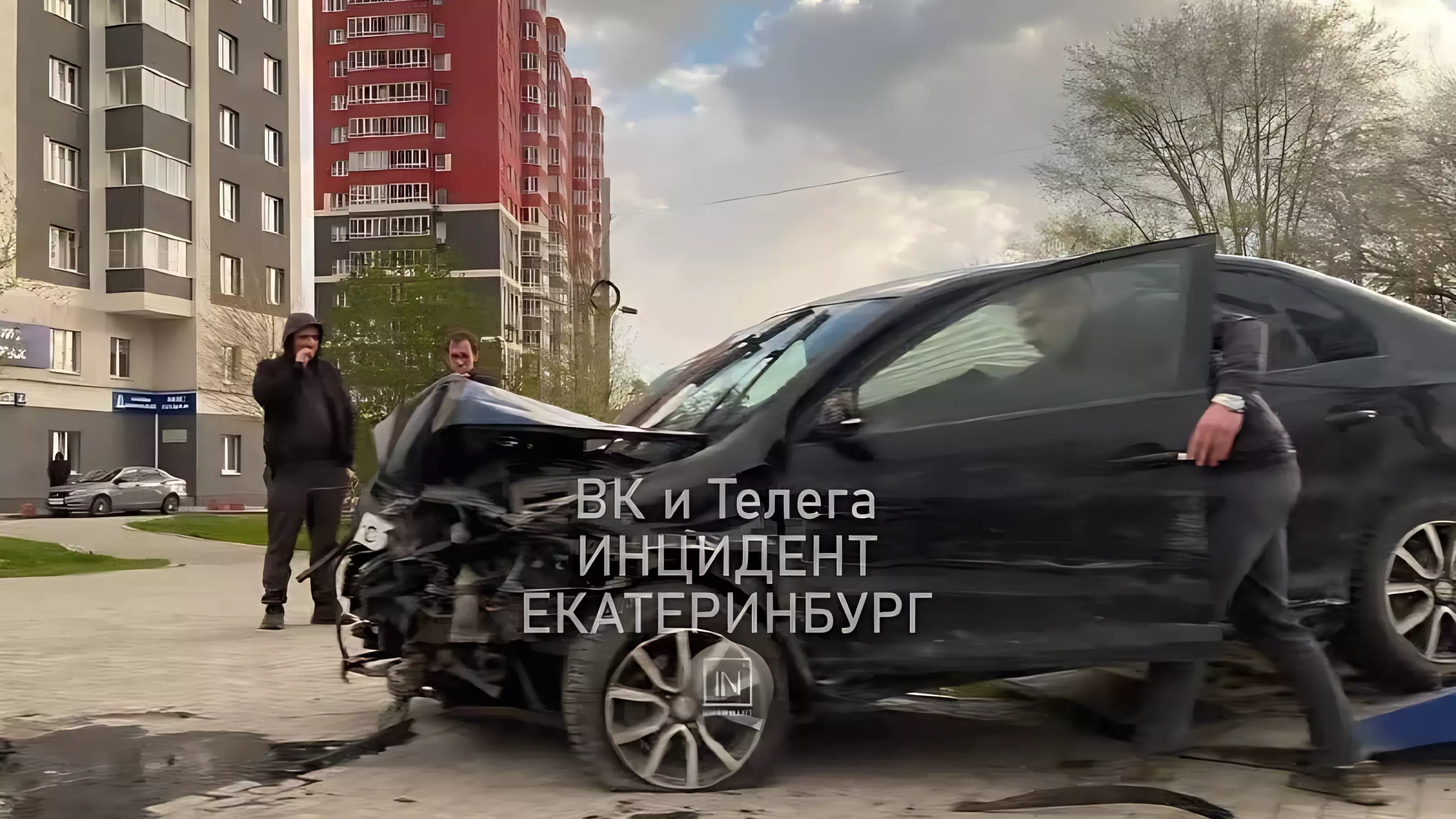 Два человека пострадали в ДТП на перекрестке в Екатеринбурге