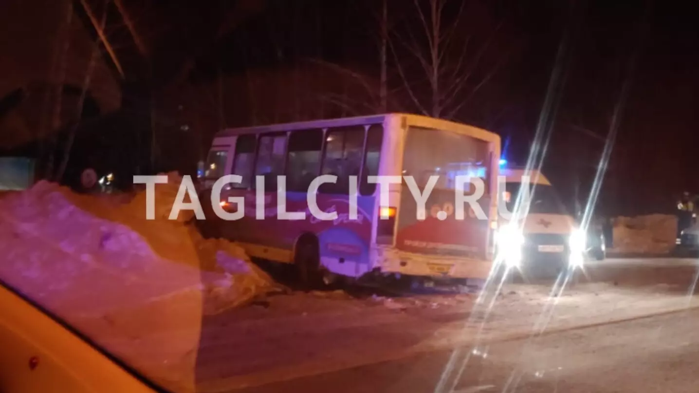 Пассажирский автобус попал в ДТП на Восточном шоссе в Нижнем Тагиле