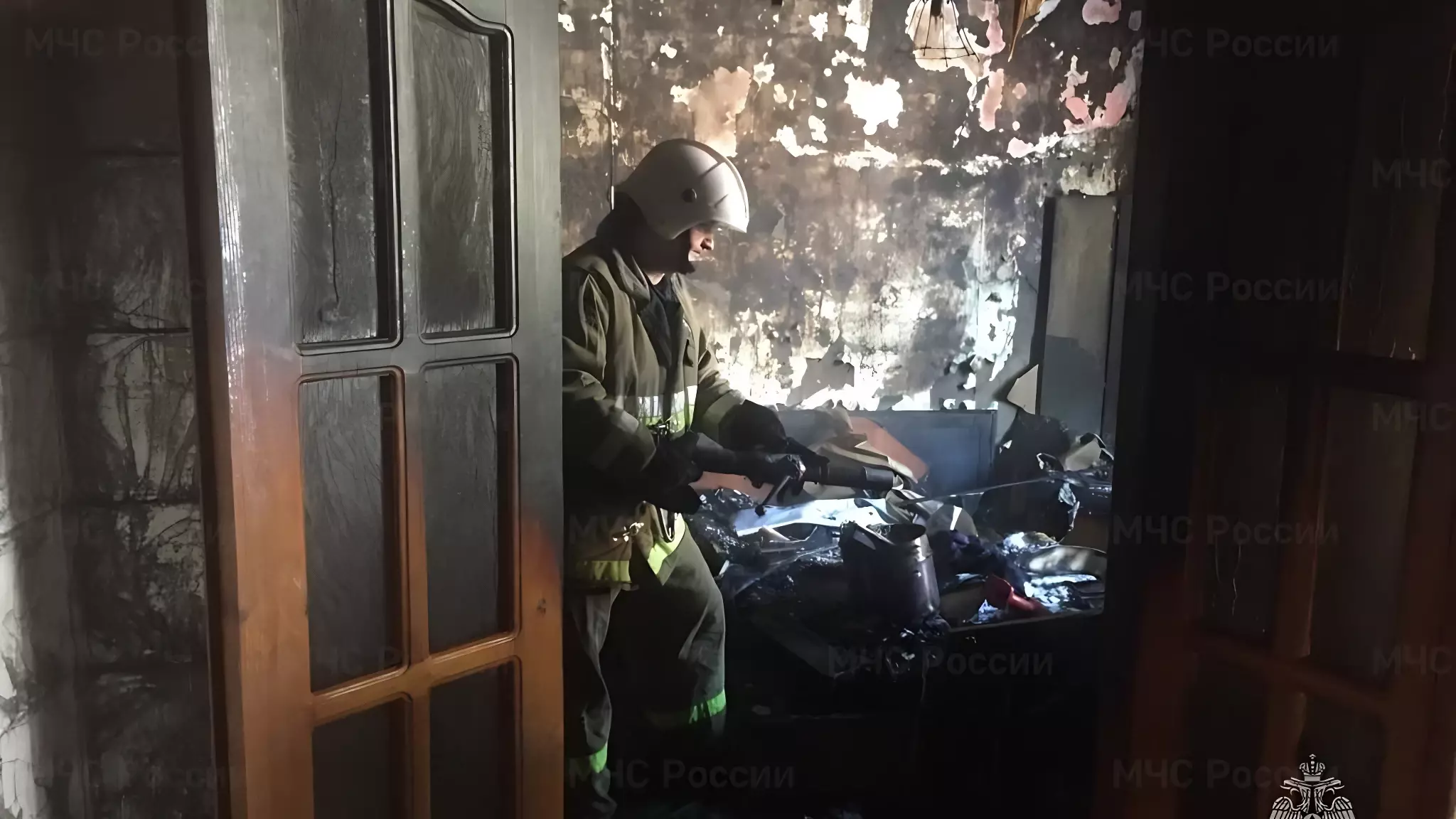 В Нижнем Тагиле мужчина устроил пожар в квартире и дебош в подъезде