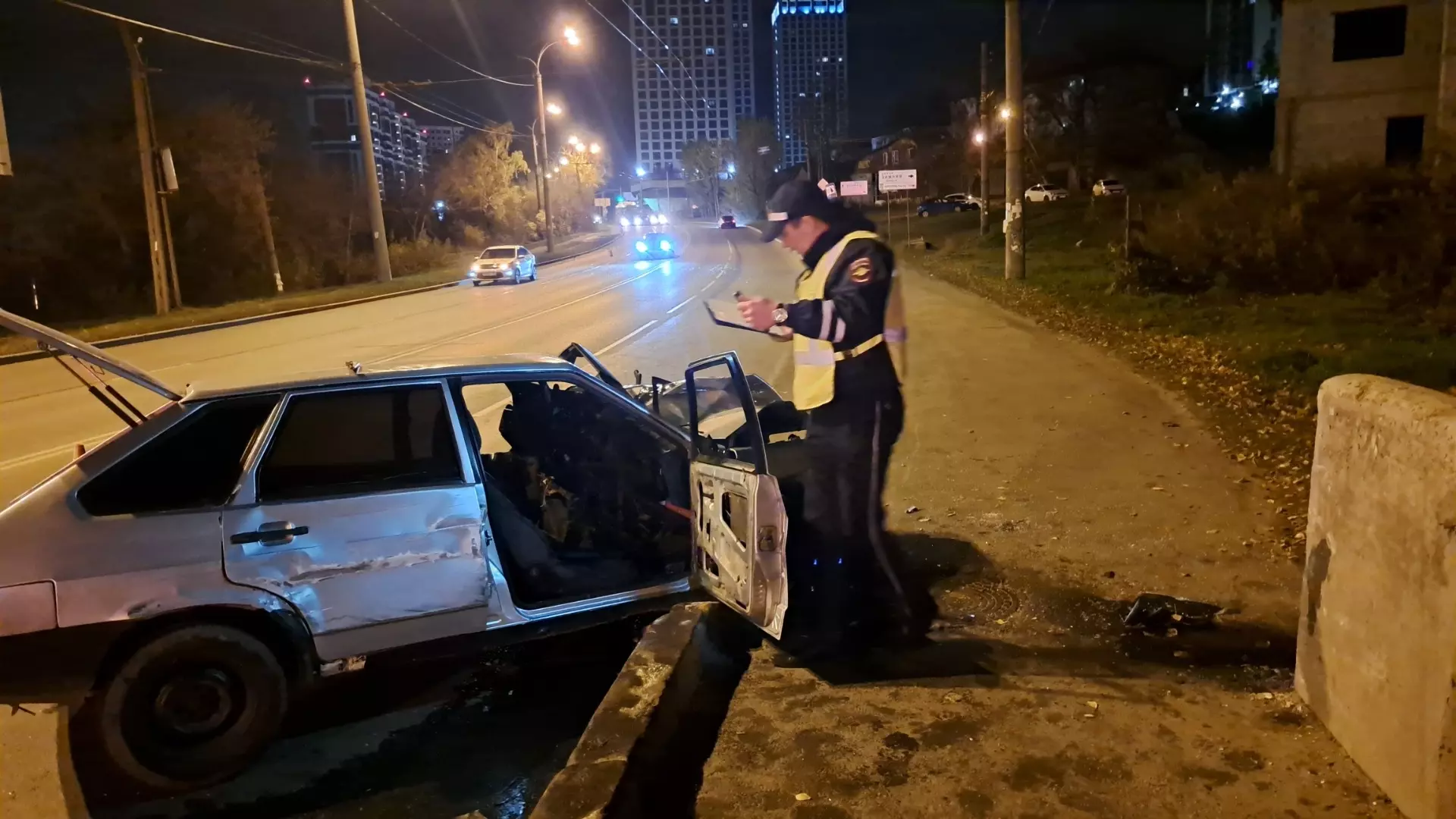 В Екатеринбурге 17-летний водитель и пятеро друзей попали в больницу после ДТП