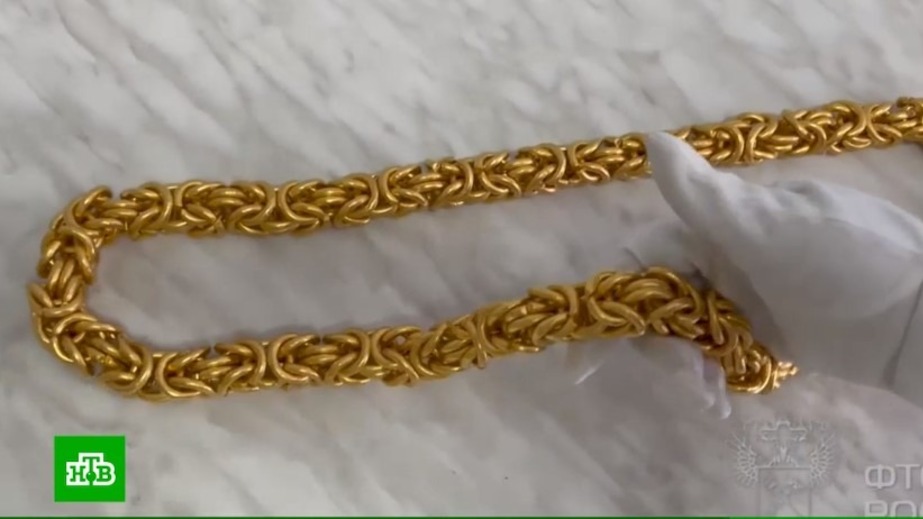 Житель Свердловской области пытался вывезти золотую цепь как украшение