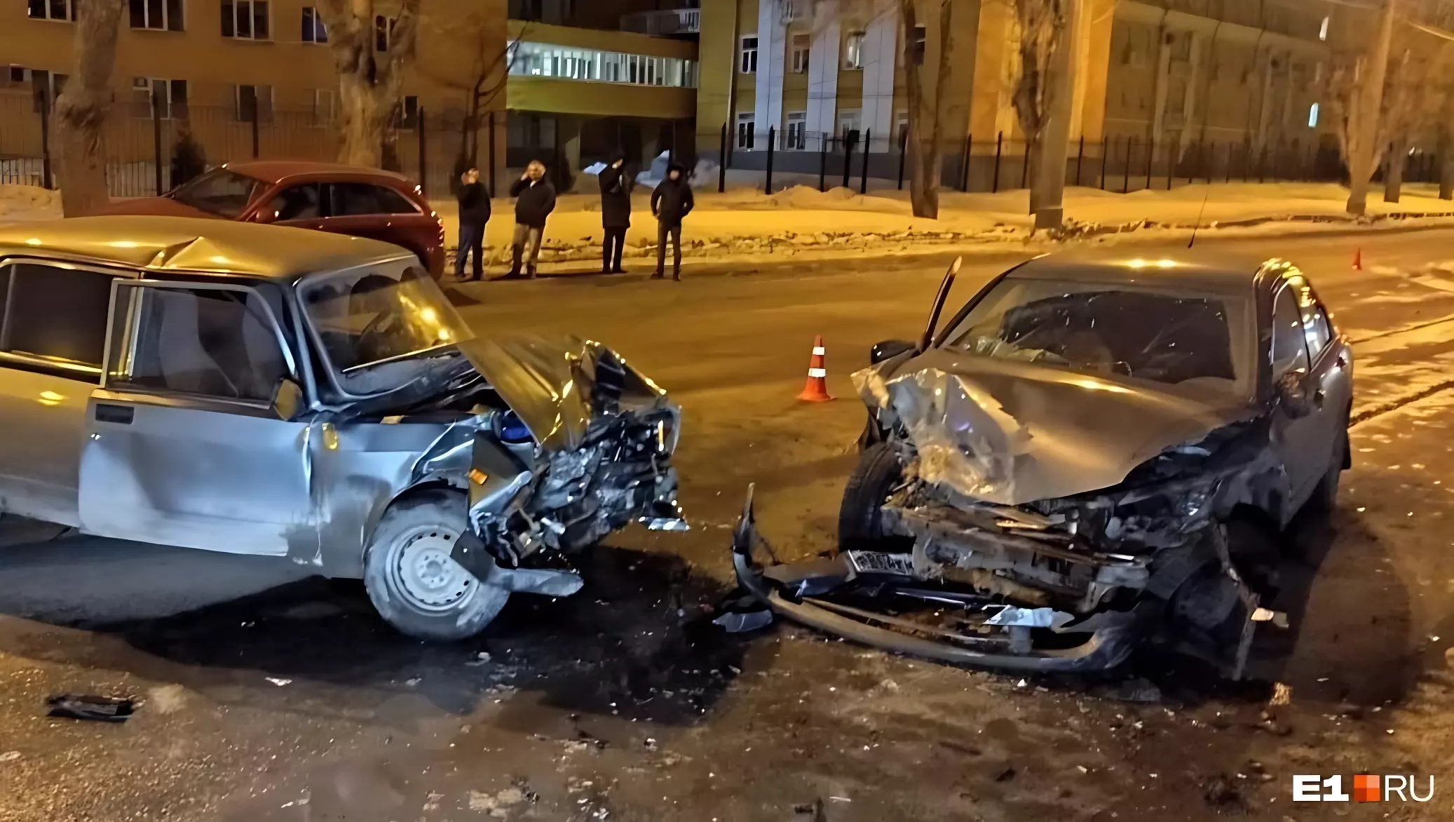Пять автомобилей столкнулись в Екатеринбурге возле РГППУ