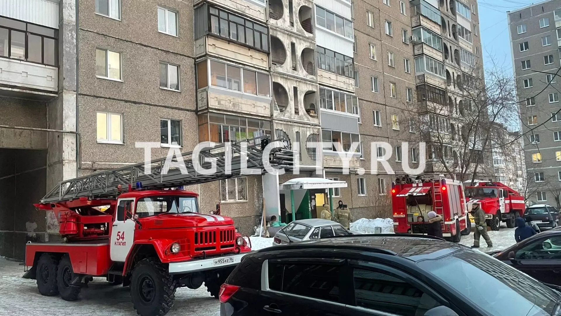 В Нижнем Тагиле в многоэтажке на улице Бобкова загорелся мусор