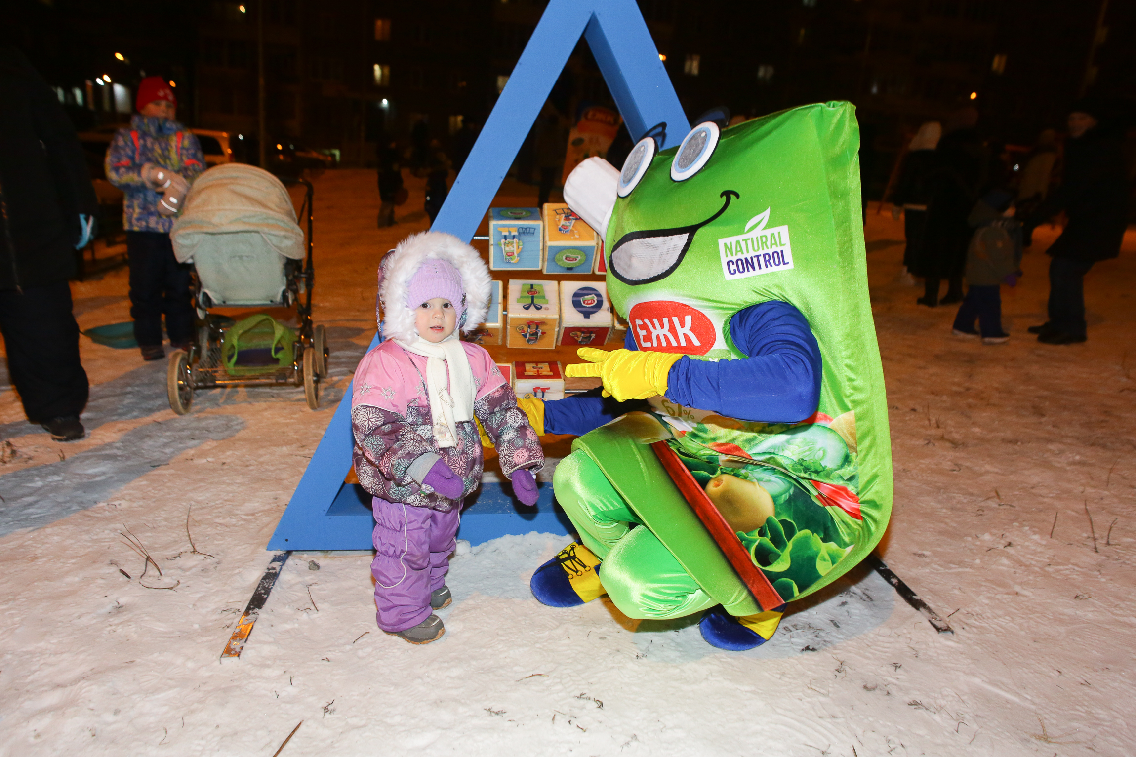 В Нижнем Тагиле открылись бесплатные зимние детские площадки от ЕЖК