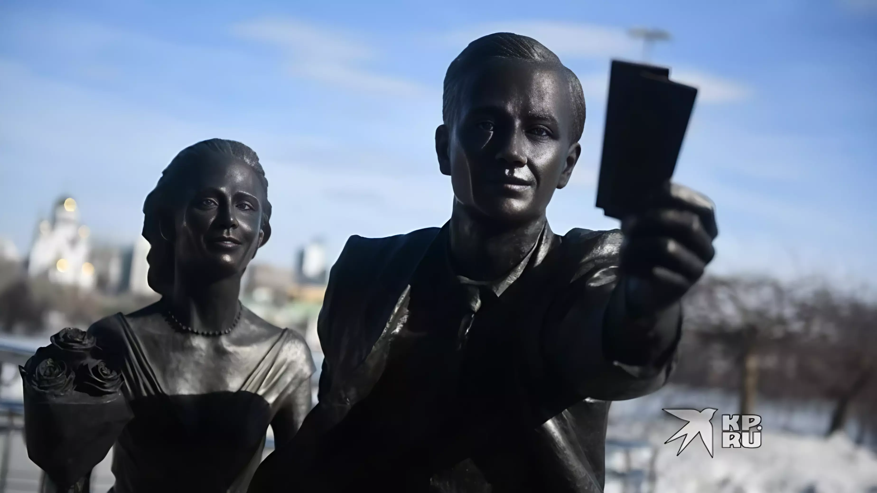 Скульптура в честь зрителей появилась около Драмтеатра в Екатеринбурге