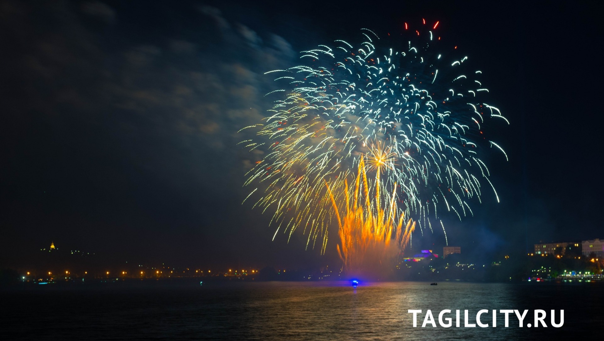 Фестиваль фейерверков прошел в Нижнем Тагиле