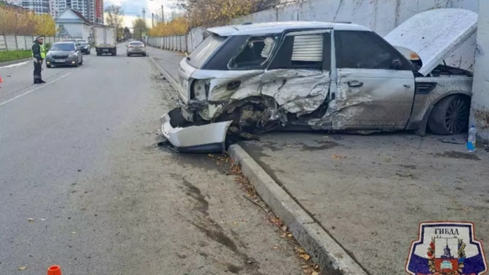 Два водителя пострадали в массовом ДТП в Екатеринбурге