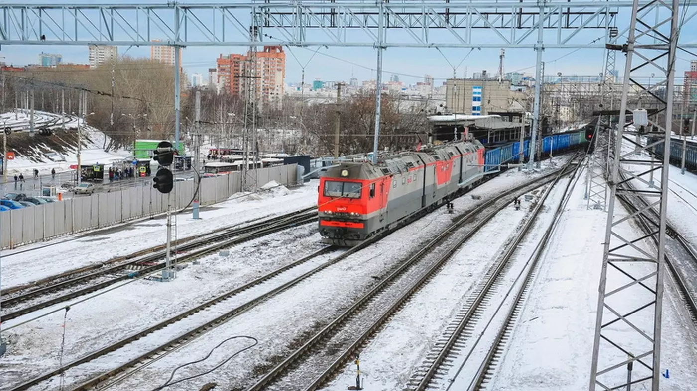 Сотрудники свердловского РЖД объяснили, почему сняли с поезда отца и дочь