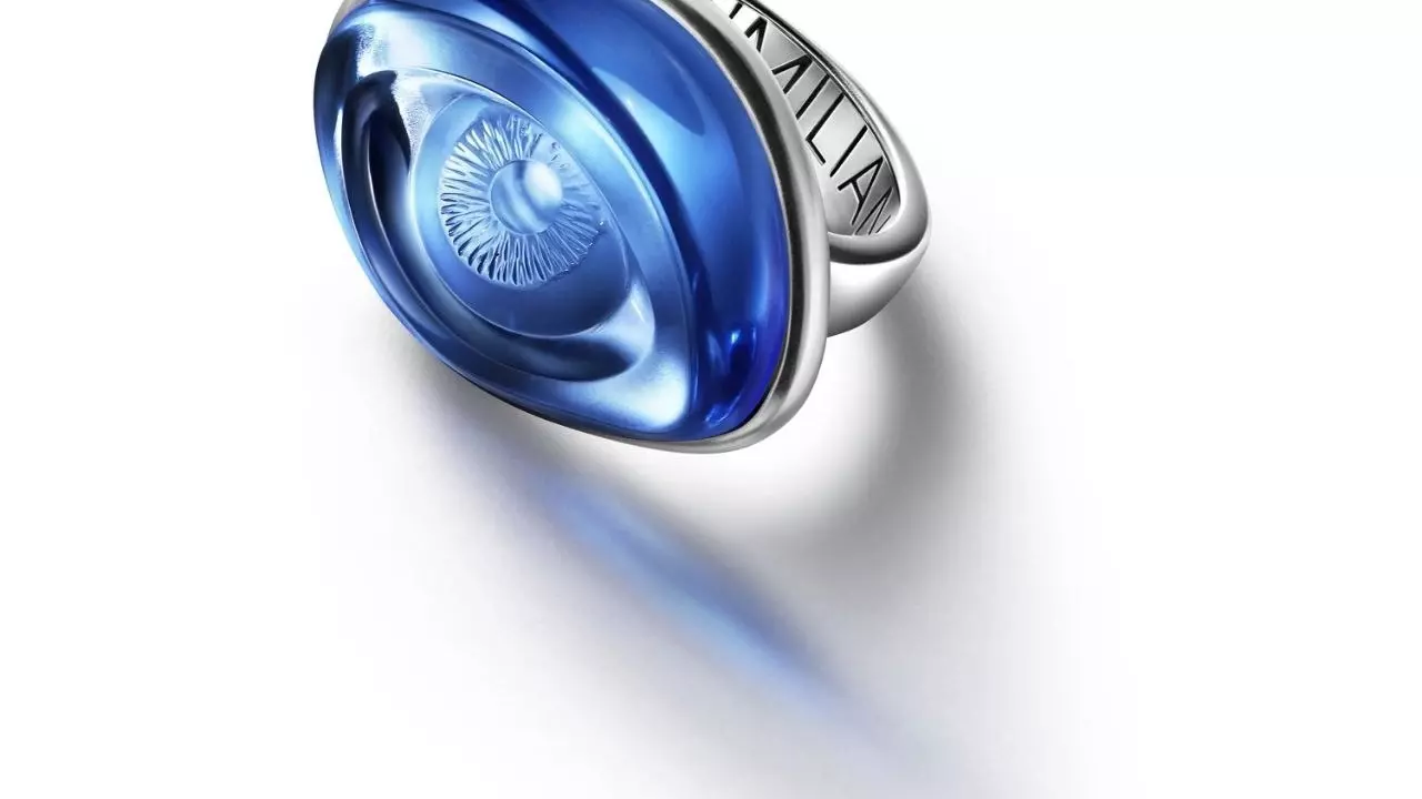 Маме Илона Маска подарили кольцо с камнем от ювелира из Нижнего Тагила