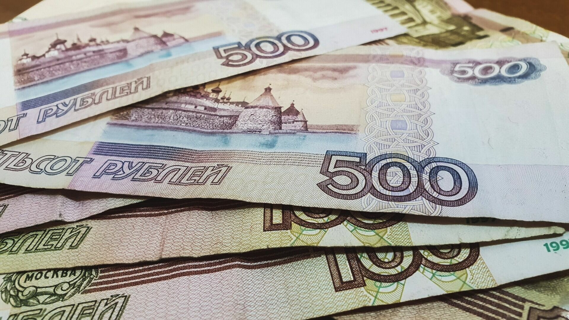 Средняя зарплата жителей Свердловской области составила 54 тысячи рублей