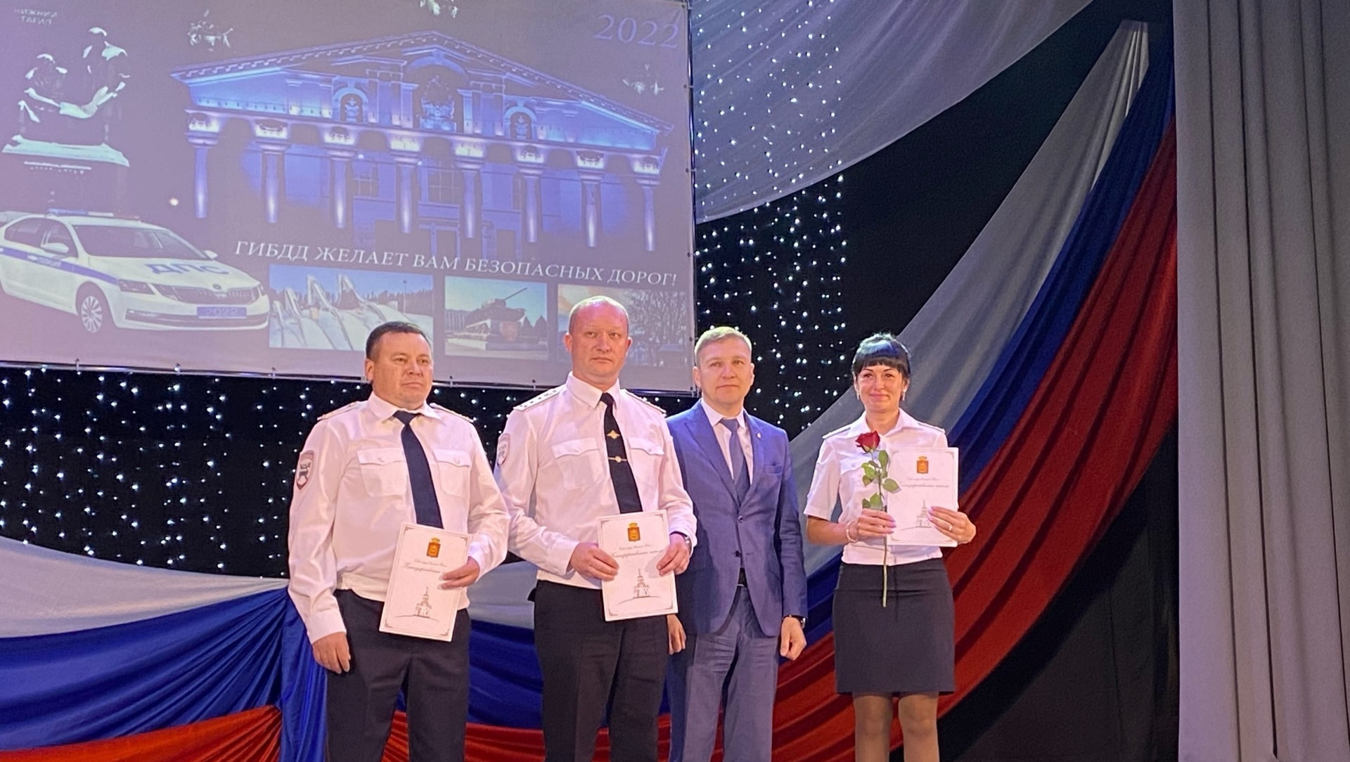 Сотрудников ГИБДД Нижнего Тагила наградили в честь профессионального праздника
