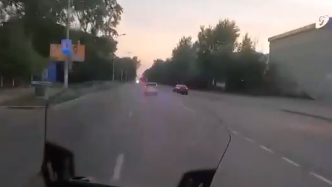 Погоня полицейских со стрельбой за пьяным водителем в Екатеринбурге попала на видео