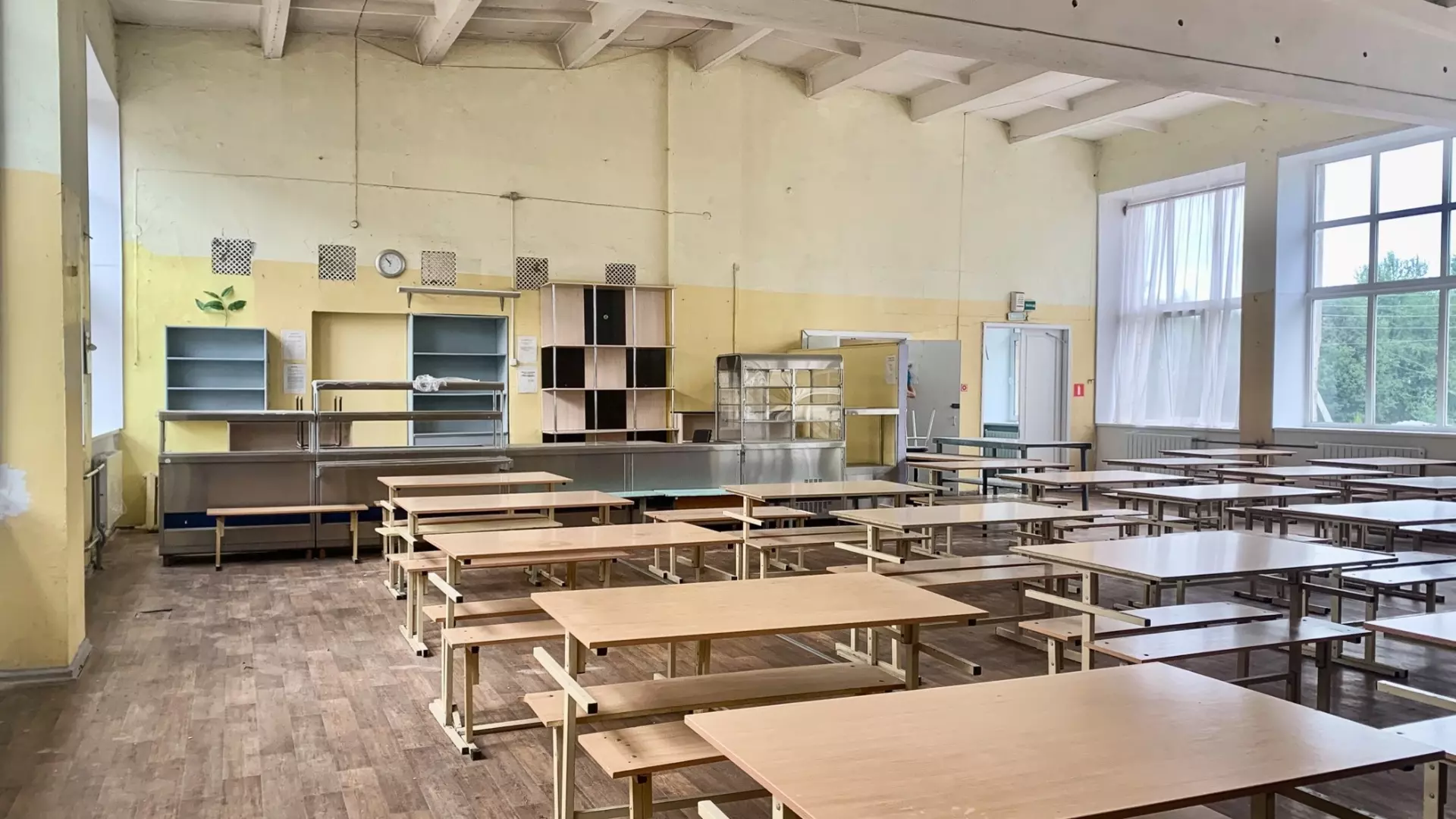 Потоп в школе в Екатеринбурге произошел из-за разрушения части потолка