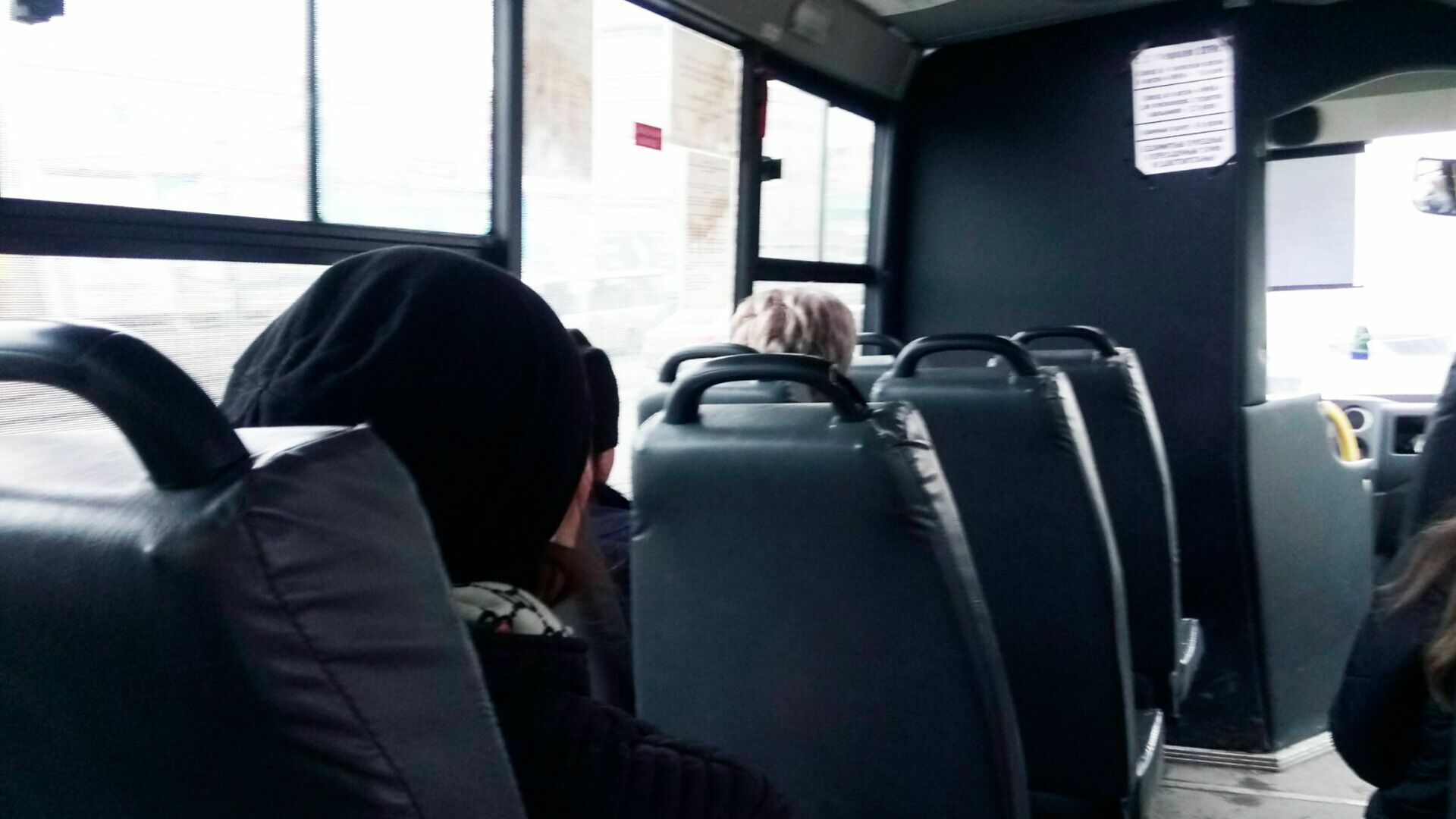 Скандал с матом устроила в автобусе тагильчанка из-за замечания