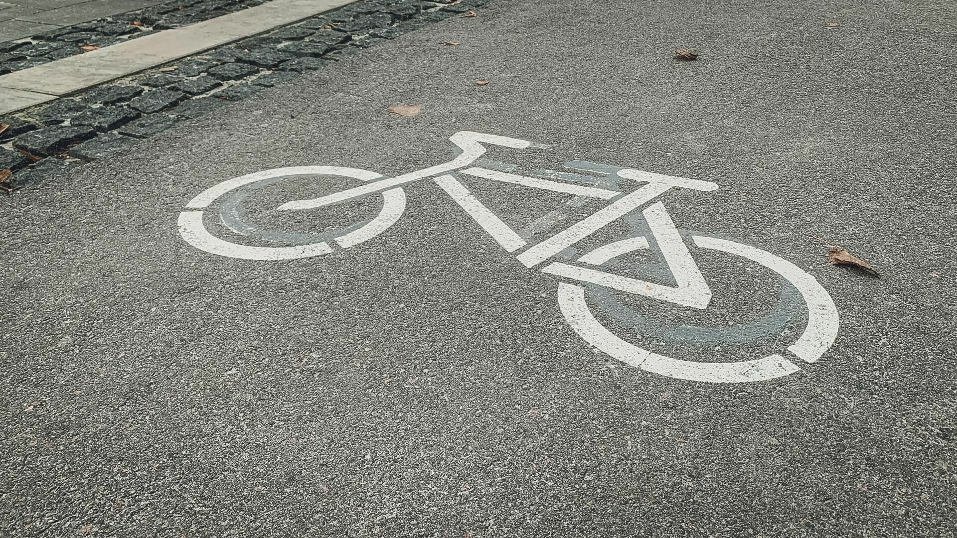 Подросток на велосипеде попал под колеса иномарки в Екатеринбурге