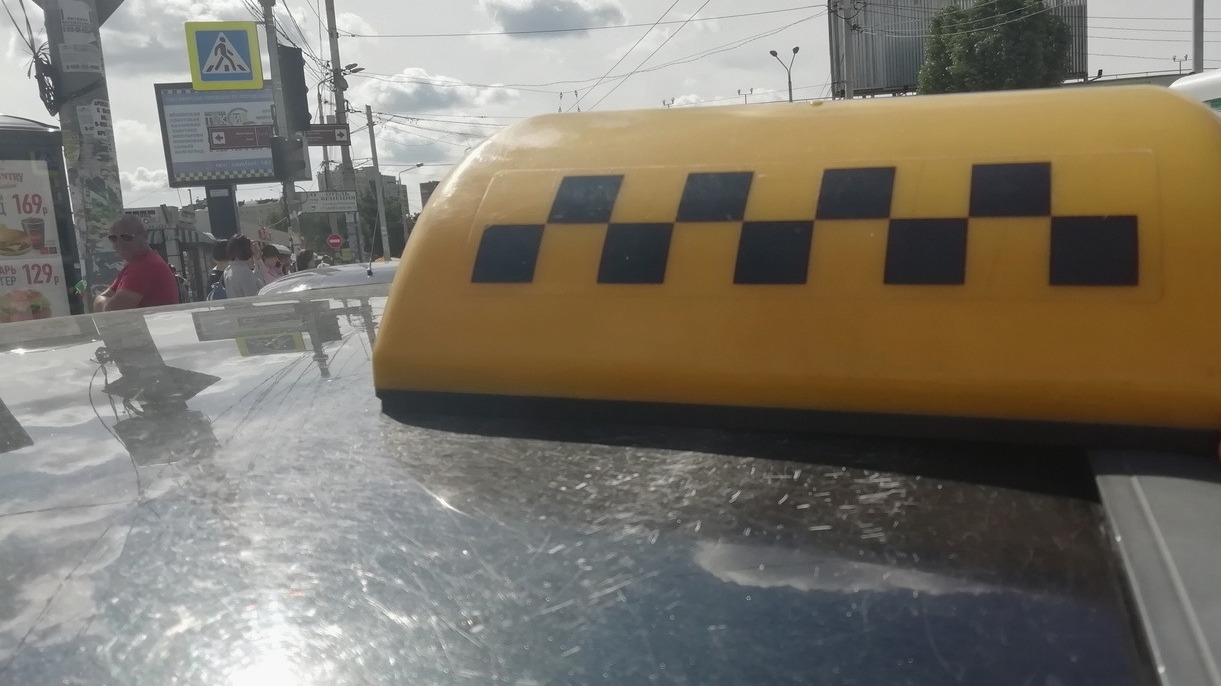 Таксист в Екатеринбурге распылил в прохожего перцовый баллончик