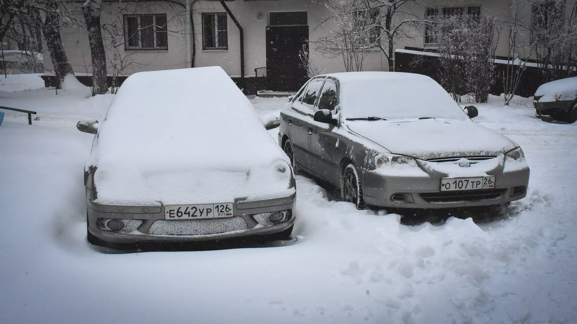 Жители Екатеринбурга ответили вице-мэру об утопающем в снегу городе