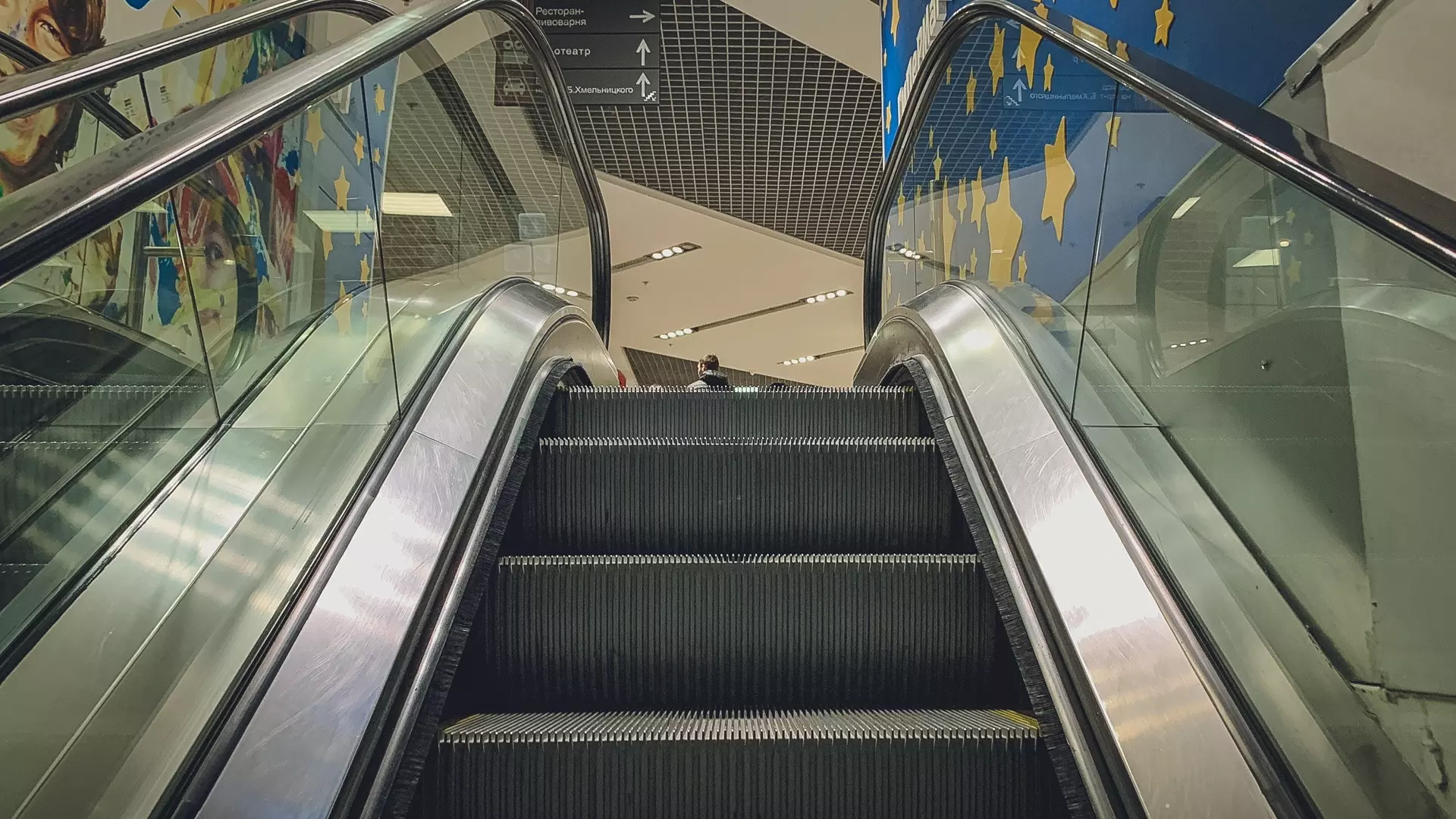 Ножка малыша застряла в эскалаторе торгового центра Екатеринбурга