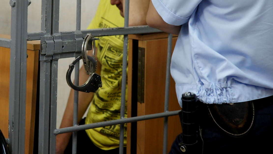 Силовики задержали свердловчанина с пистолетом и поддельным удостоверением ФСБ