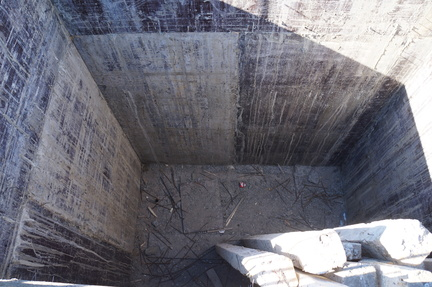 Провалившийся в 5-метровую яму рабочий погиб на стройке в Екатеринбурге